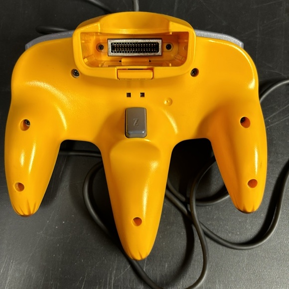 Nintendo 64 Donkey Kong banana controller!! - Picture 3 of 4